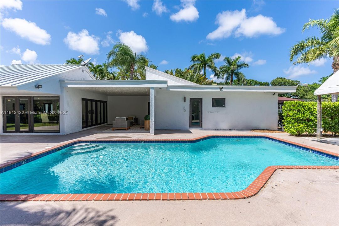 For Sale: $2,575,000 (5 beds, 4 baths, 3271 Square Feet)