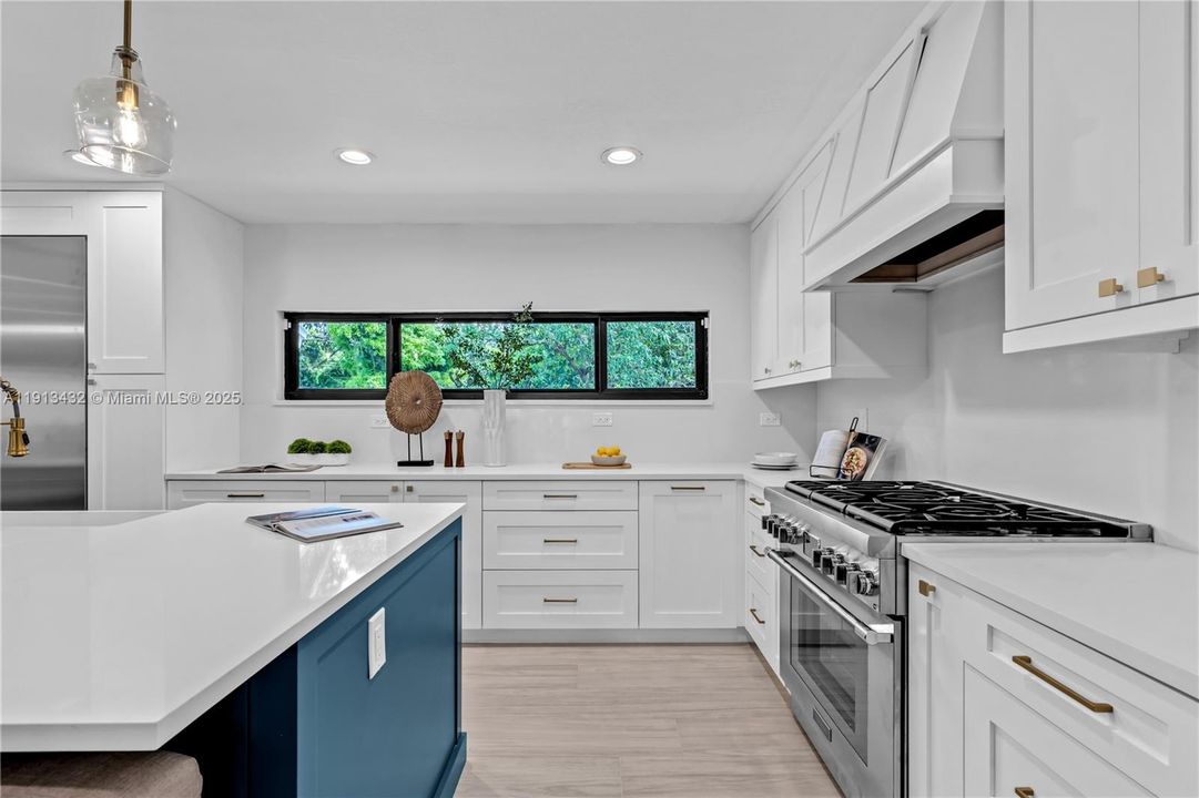 For Sale: $2,575,000 (5 beds, 4 baths, 3271 Square Feet)