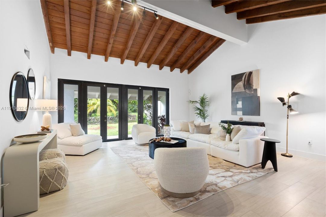 For Sale: $2,575,000 (5 beds, 4 baths, 3271 Square Feet)