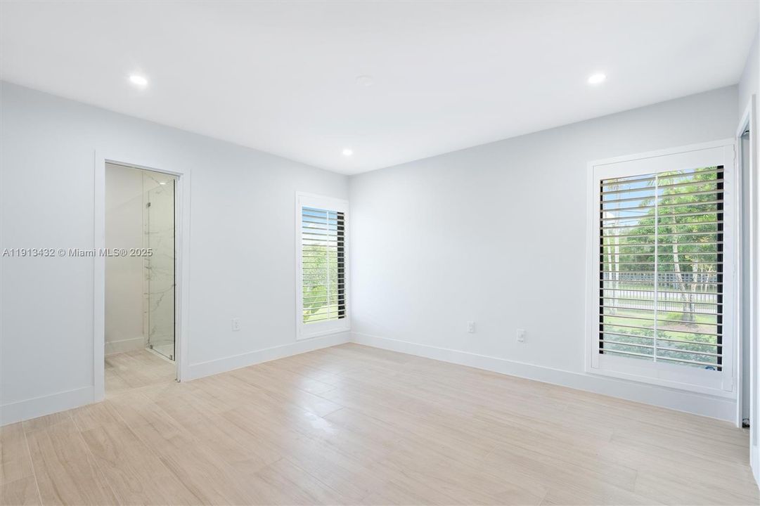 For Sale: $2,575,000 (5 beds, 4 baths, 3271 Square Feet)