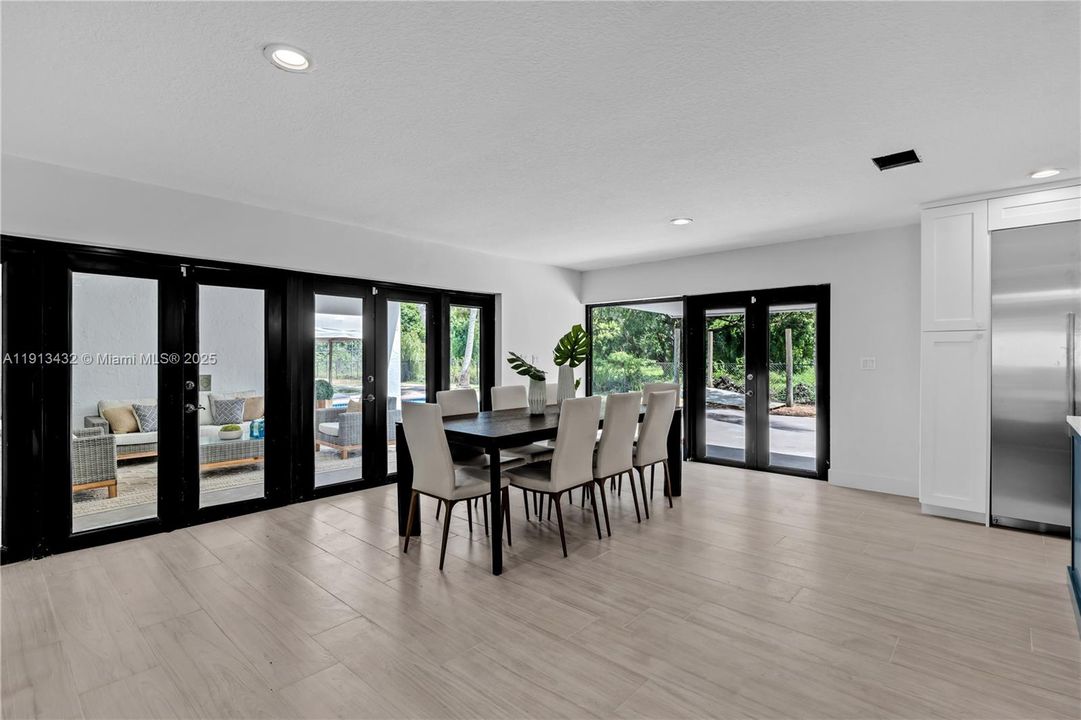 For Sale: $2,575,000 (5 beds, 4 baths, 3271 Square Feet)