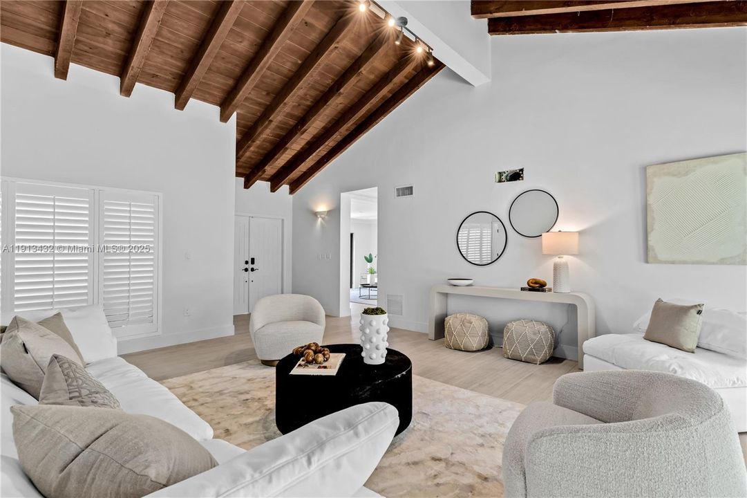 For Sale: $2,575,000 (5 beds, 4 baths, 3271 Square Feet)