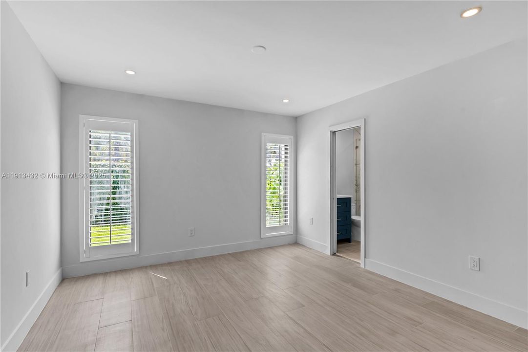 For Sale: $2,575,000 (5 beds, 4 baths, 3271 Square Feet)