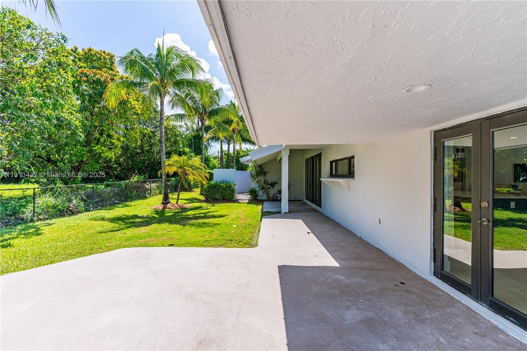 For Sale: $2,575,000 (5 beds, 4 baths, 3271 Square Feet)