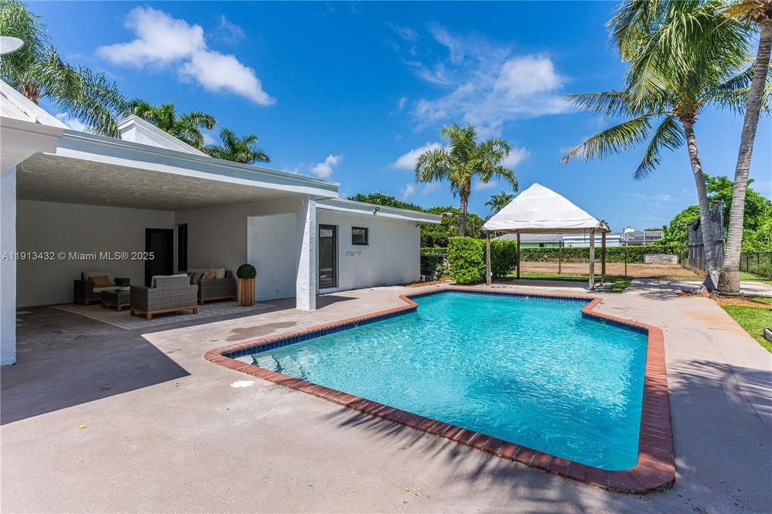 For Sale: $2,575,000 (5 beds, 4 baths, 3271 Square Feet)