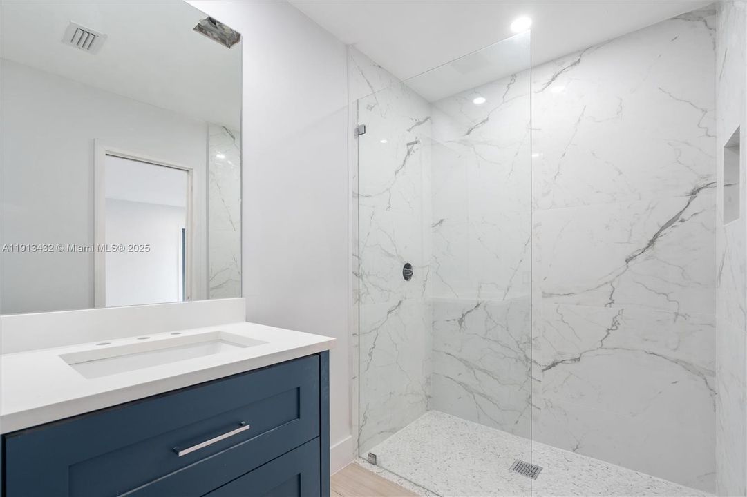 For Sale: $2,575,000 (5 beds, 4 baths, 3271 Square Feet)