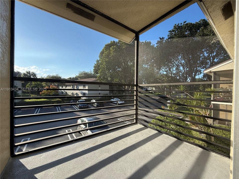 For Rent: $1,950 (2 beds, 2 baths, 880 Square Feet)