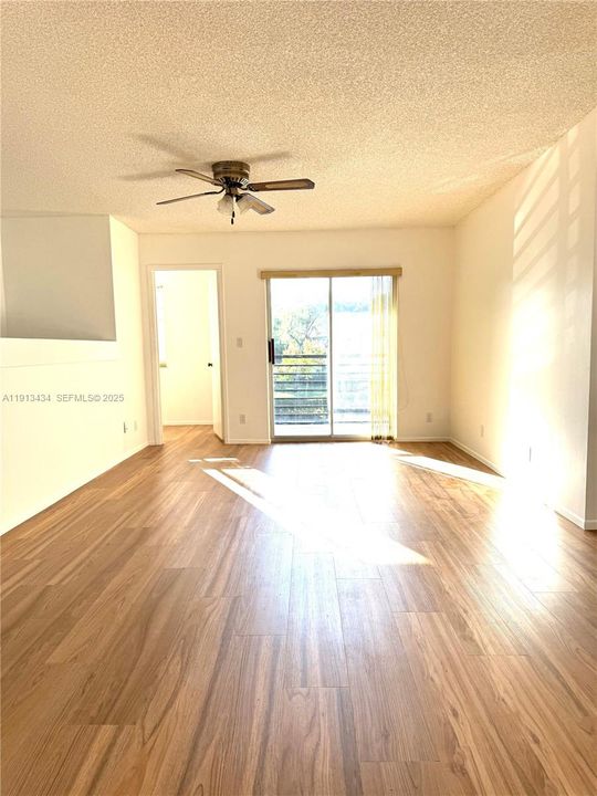 For Rent: $1,950 (2 beds, 2 baths, 880 Square Feet)