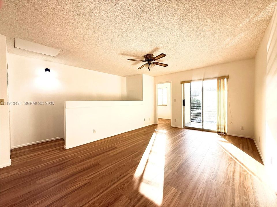 For Rent: $1,950 (2 beds, 2 baths, 880 Square Feet)