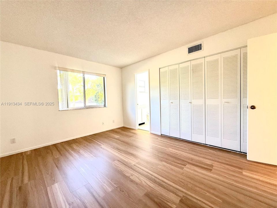 For Rent: $1,950 (2 beds, 2 baths, 880 Square Feet)