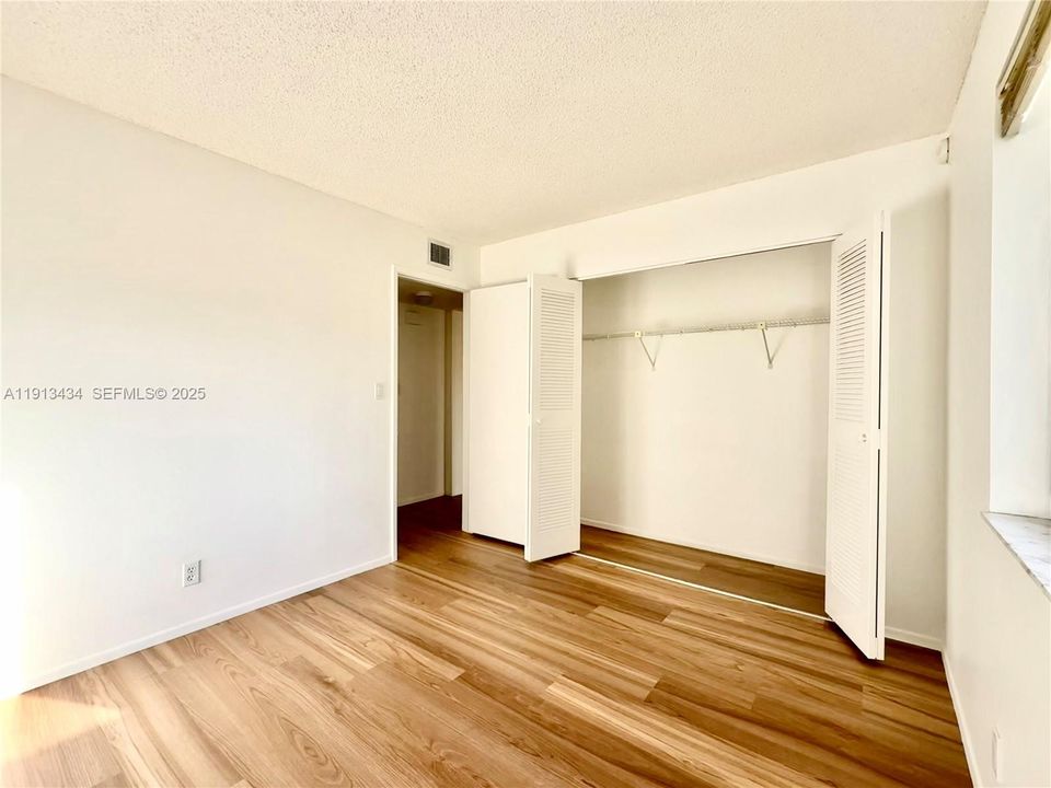 For Rent: $1,950 (2 beds, 2 baths, 880 Square Feet)