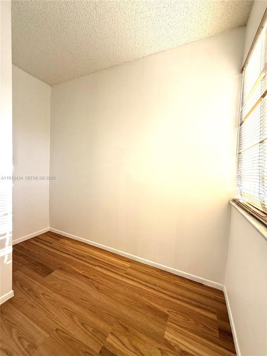 For Rent: $1,950 (2 beds, 2 baths, 880 Square Feet)
