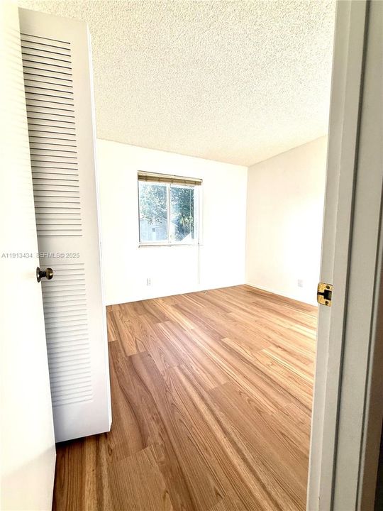 For Rent: $1,950 (2 beds, 2 baths, 880 Square Feet)