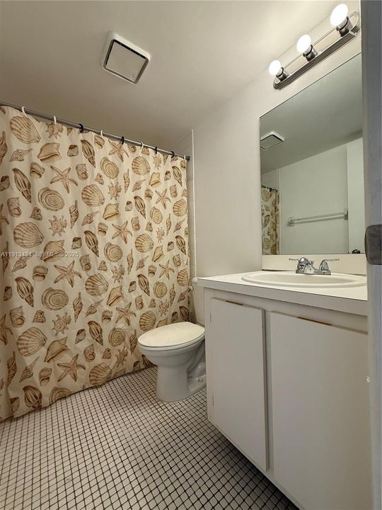 For Rent: $1,950 (2 beds, 2 baths, 880 Square Feet)