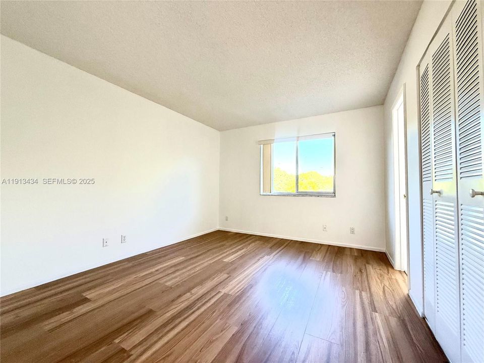 For Rent: $1,950 (2 beds, 2 baths, 880 Square Feet)