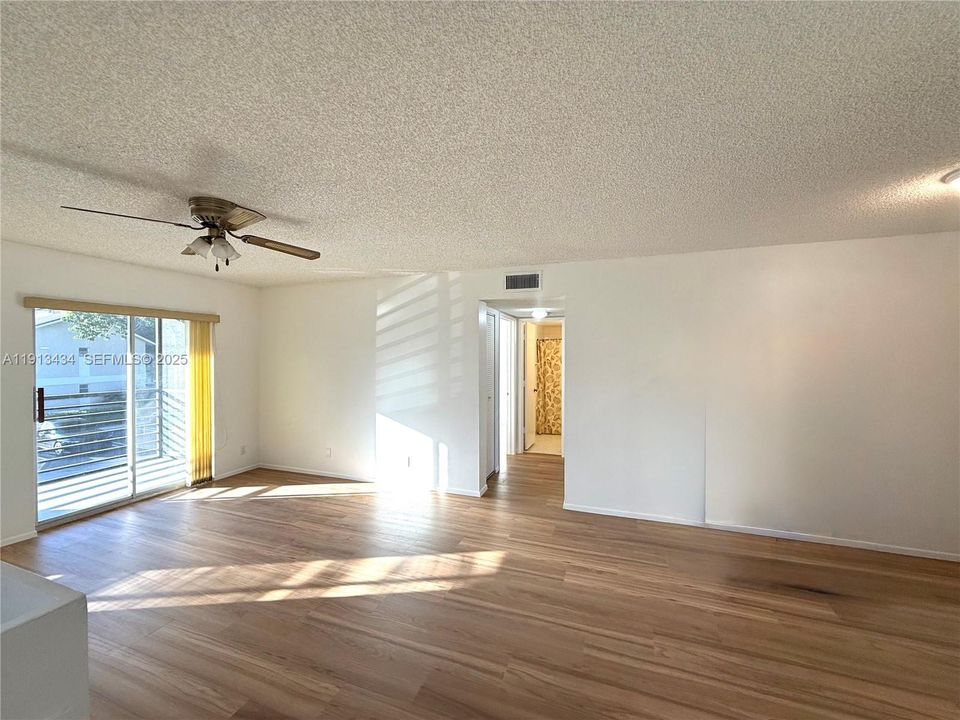 For Rent: $1,950 (2 beds, 2 baths, 880 Square Feet)