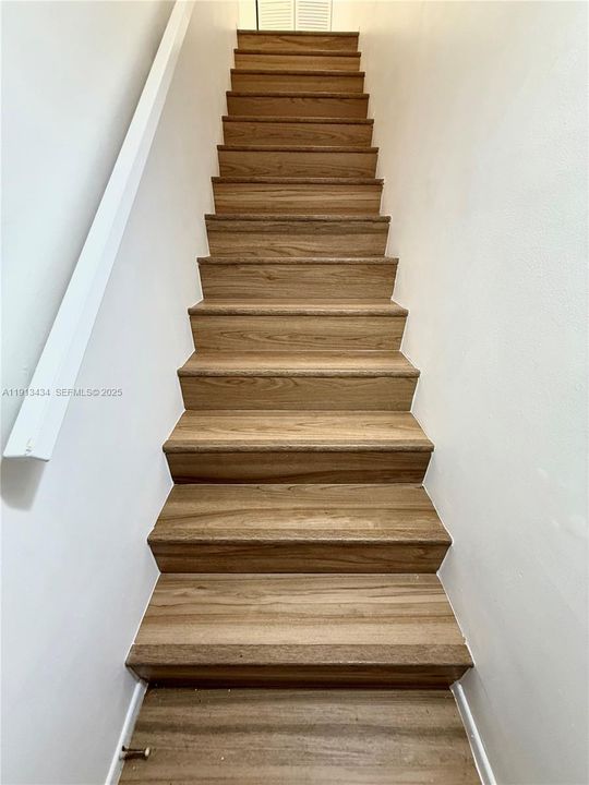 For Rent: $1,950 (2 beds, 2 baths, 880 Square Feet)