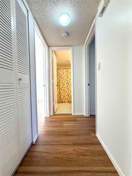 For Rent: $1,950 (2 beds, 2 baths, 880 Square Feet)