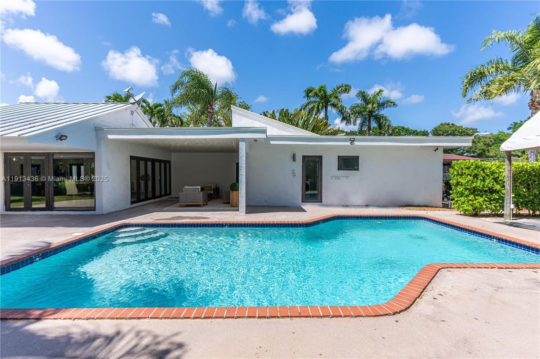 В аренду: $9,900 (5 спален, 4 ванн, 3271 Квадратных фут)