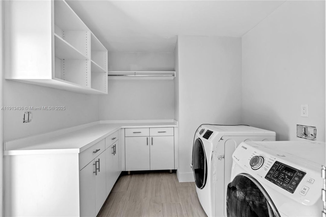 В аренду: $9,900 (5 спален, 4 ванн, 3271 Квадратных фут)