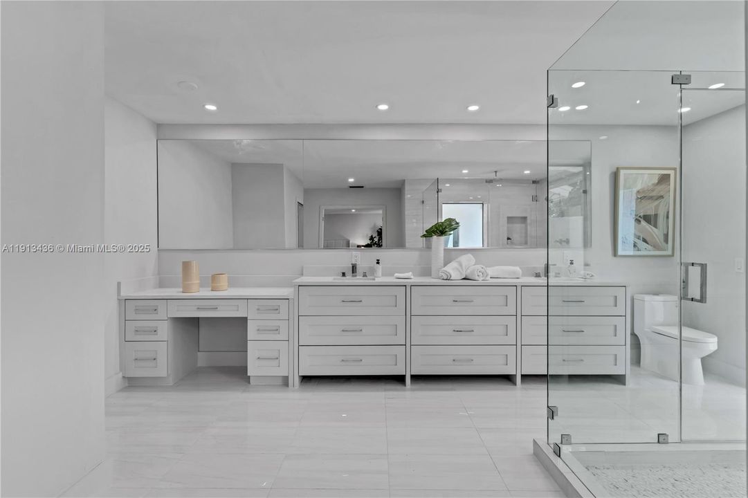 В аренду: $9,900 (5 спален, 4 ванн, 3271 Квадратных фут)