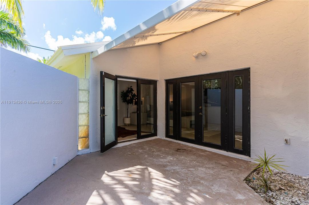 В аренду: $9,900 (5 спален, 4 ванн, 3271 Квадратных фут)