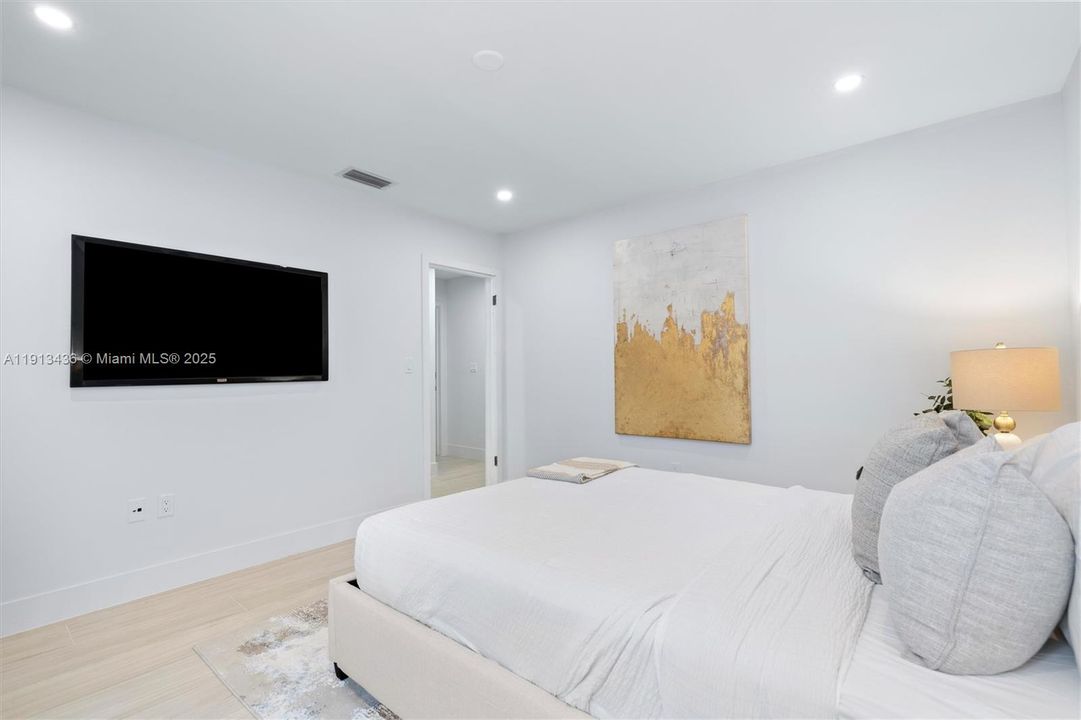 В аренду: $9,900 (5 спален, 4 ванн, 3271 Квадратных фут)