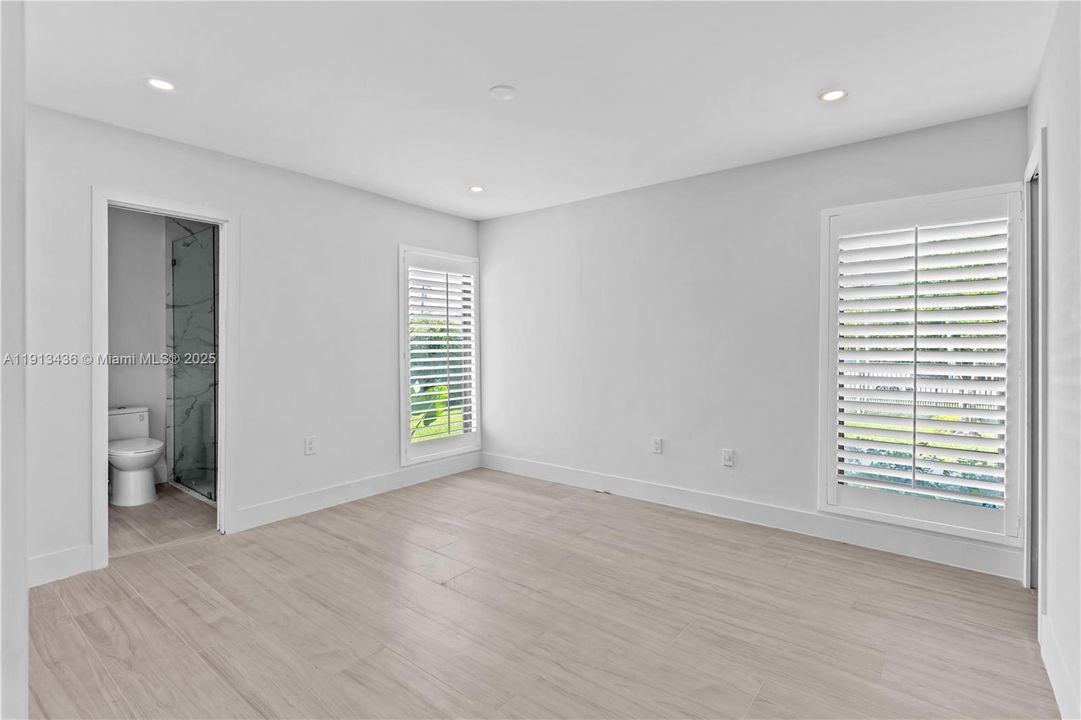 В аренду: $9,900 (5 спален, 4 ванн, 3271 Квадратных фут)