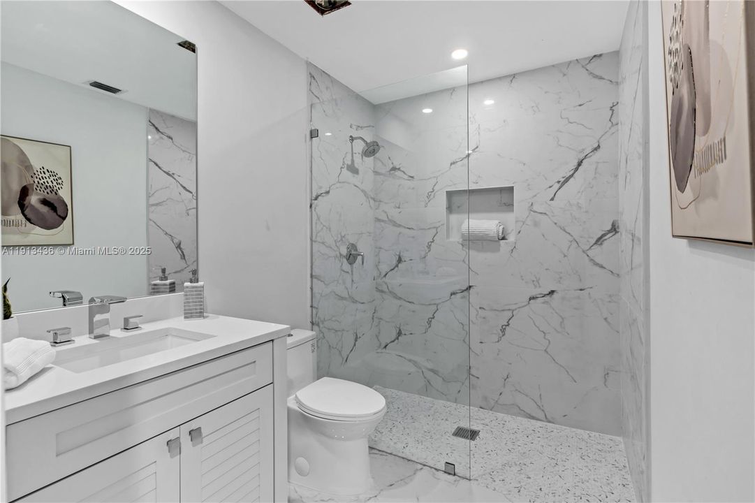 В аренду: $9,900 (5 спален, 4 ванн, 3271 Квадратных фут)