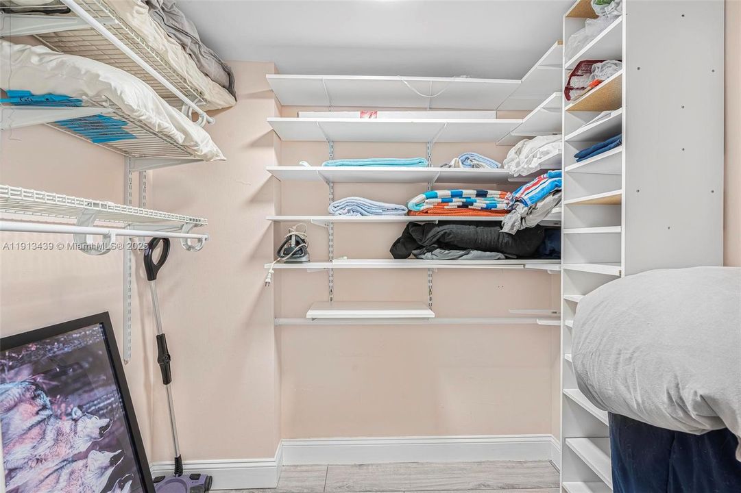 На продажу: $200,000 (1 спален, 1 ванн, 847 Квадратных фут)