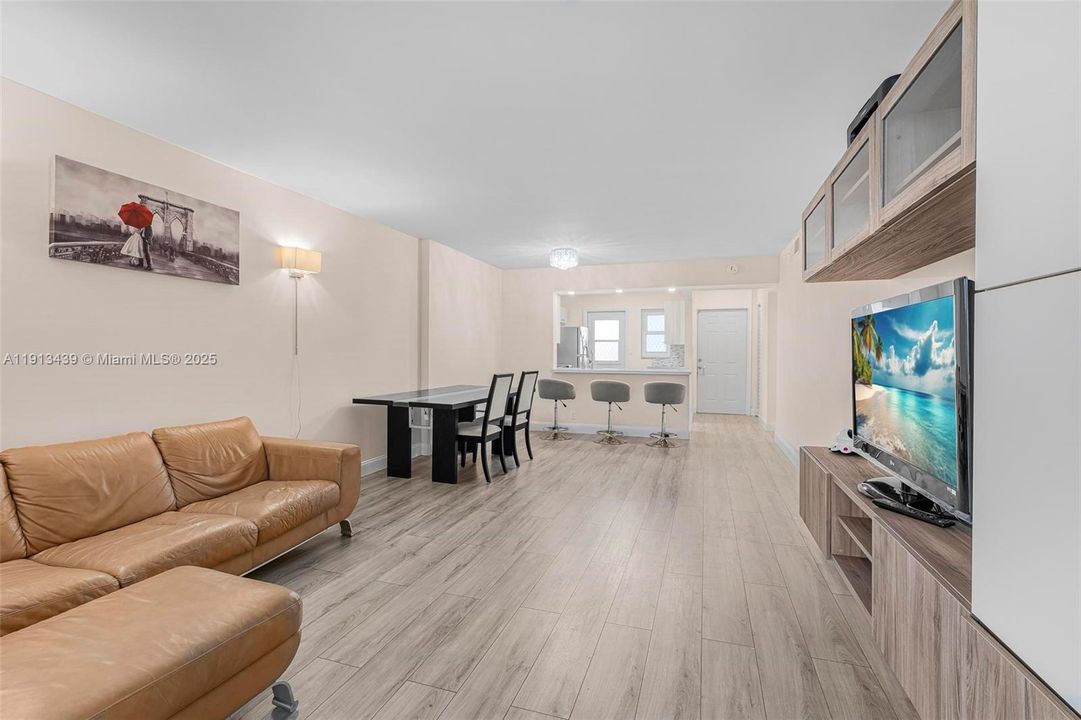 На продажу: $200,000 (1 спален, 1 ванн, 847 Квадратных фут)