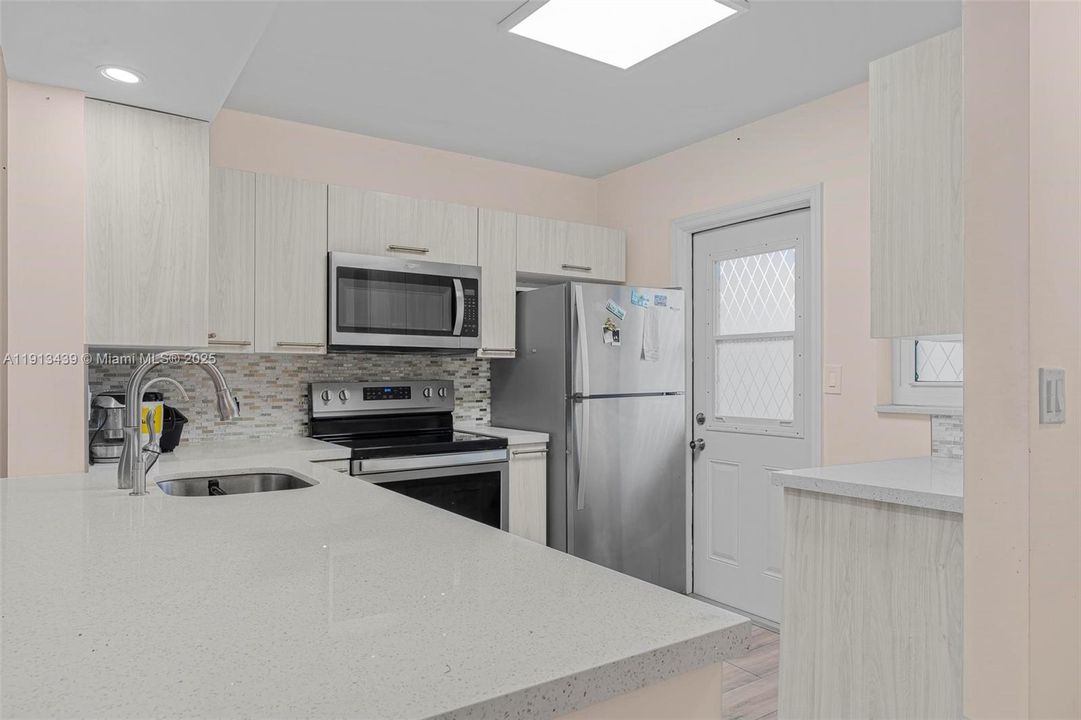 На продажу: $200,000 (1 спален, 1 ванн, 847 Квадратных фут)