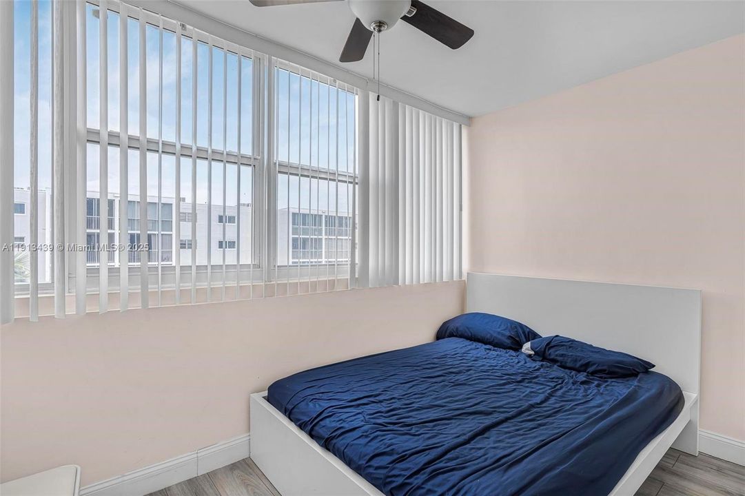 На продажу: $200,000 (1 спален, 1 ванн, 847 Квадратных фут)