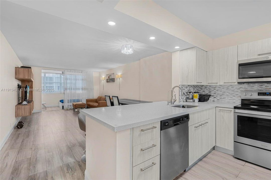 На продажу: $200,000 (1 спален, 1 ванн, 847 Квадратных фут)