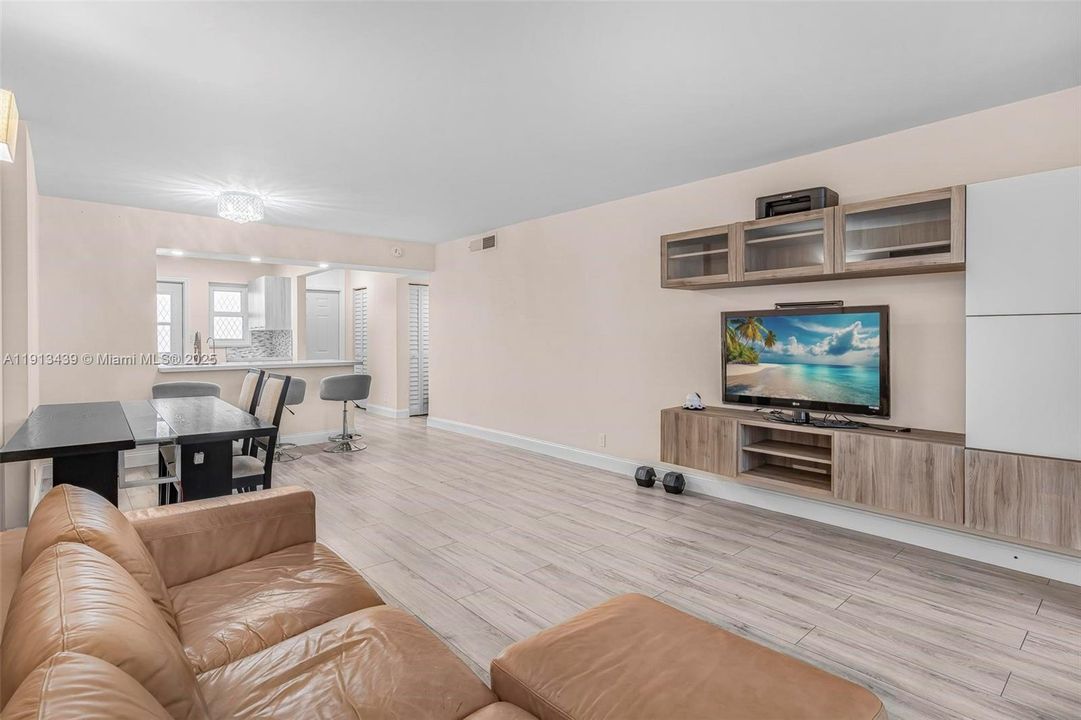 На продажу: $200,000 (1 спален, 1 ванн, 847 Квадратных фут)