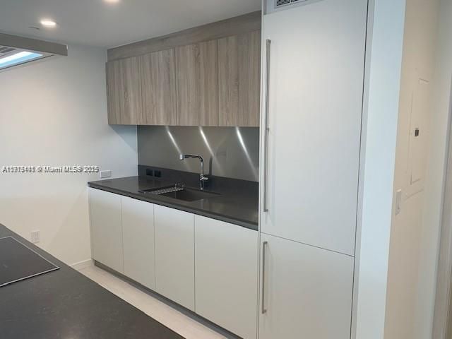 Под контрактом: $5,500 (1 спален, 1 ванн, 870 Квадратных фут)