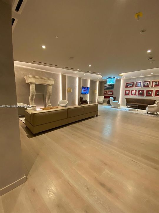 Под контрактом: $5,500 (1 спален, 1 ванн, 870 Квадратных фут)