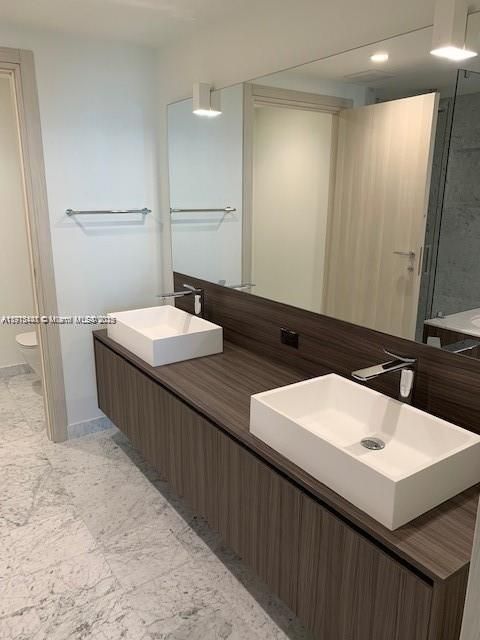 Под контрактом: $5,500 (1 спален, 1 ванн, 870 Квадратных фут)