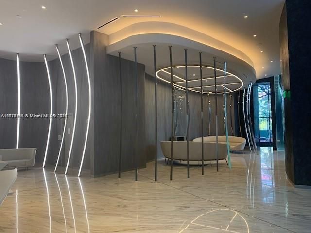 Под контрактом: $5,500 (1 спален, 1 ванн, 870 Квадратных фут)