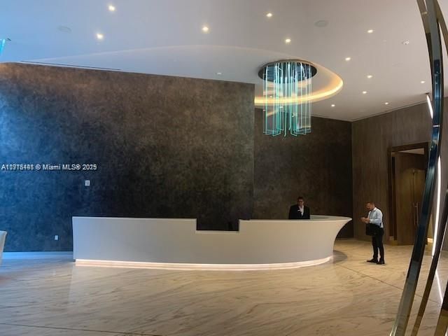 Под контрактом: $5,500 (1 спален, 1 ванн, 870 Квадратных фут)