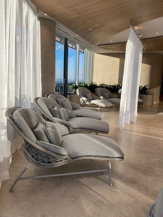 Под контрактом: $5,500 (1 спален, 1 ванн, 870 Квадратных фут)