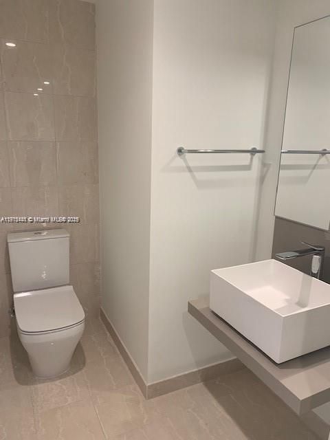 Под контрактом: $5,500 (1 спален, 1 ванн, 870 Квадратных фут)