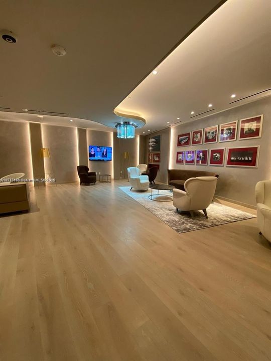 Под контрактом: $5,500 (1 спален, 1 ванн, 870 Квадратных фут)