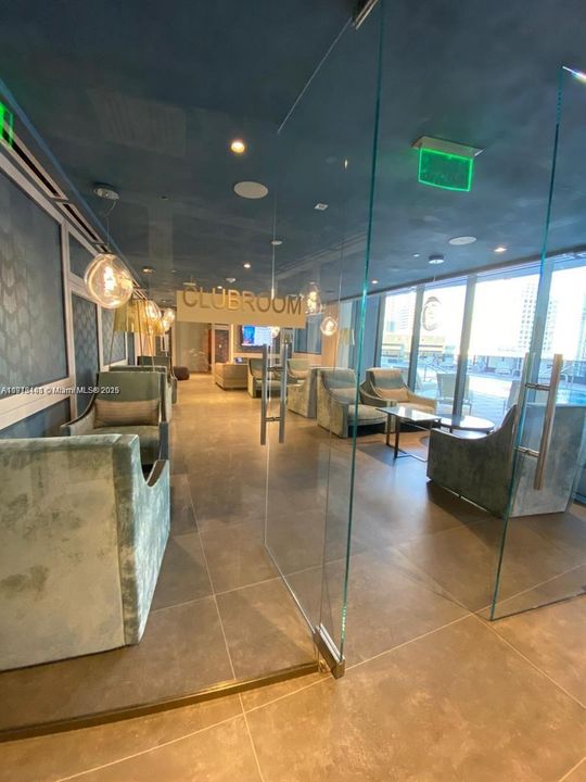 Под контрактом: $5,500 (1 спален, 1 ванн, 870 Квадратных фут)