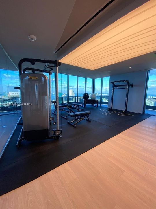 Под контрактом: $5,500 (1 спален, 1 ванн, 870 Квадратных фут)