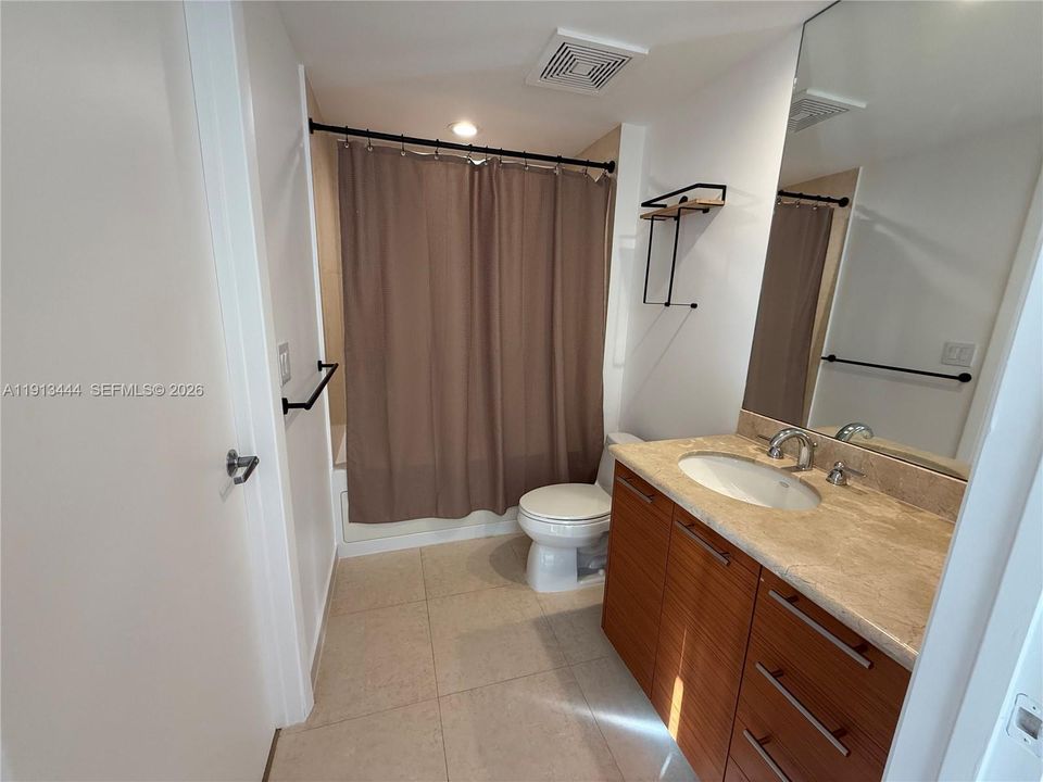 For Sale: $445,000 (1 beds, 1 baths, 700 Square Feet)