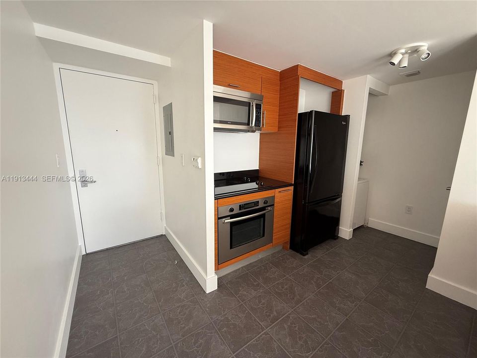 For Sale: $445,000 (1 beds, 1 baths, 700 Square Feet)