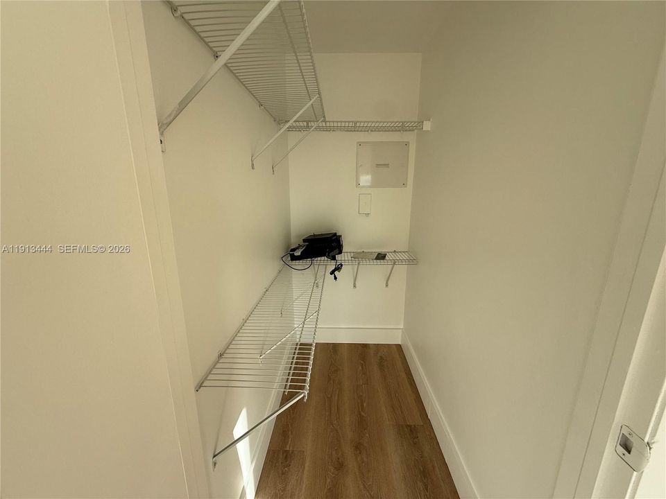 For Sale: $445,000 (1 beds, 1 baths, 700 Square Feet)