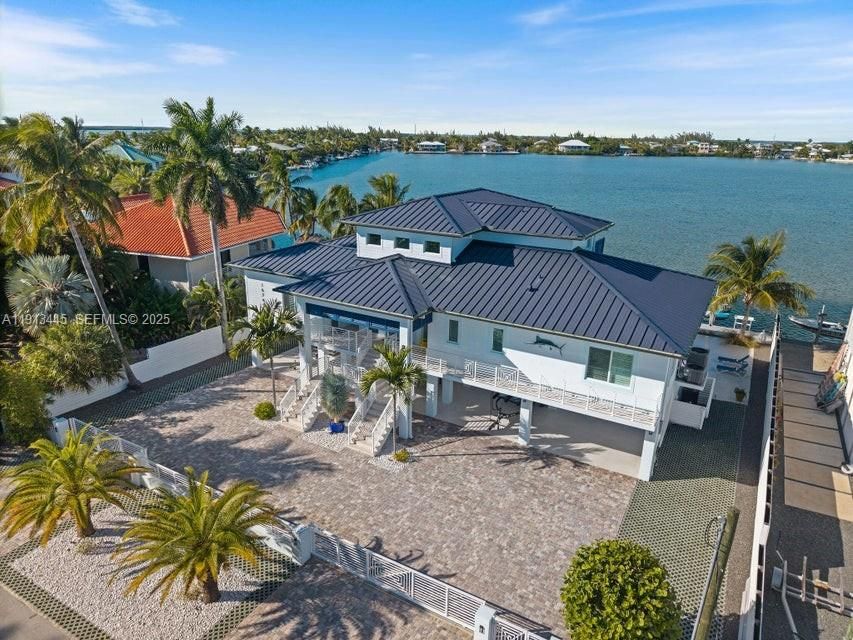 16745 Tamarind Rd Sugarloaf KeyExquisite Florida Keys living on a Grand Scale!
