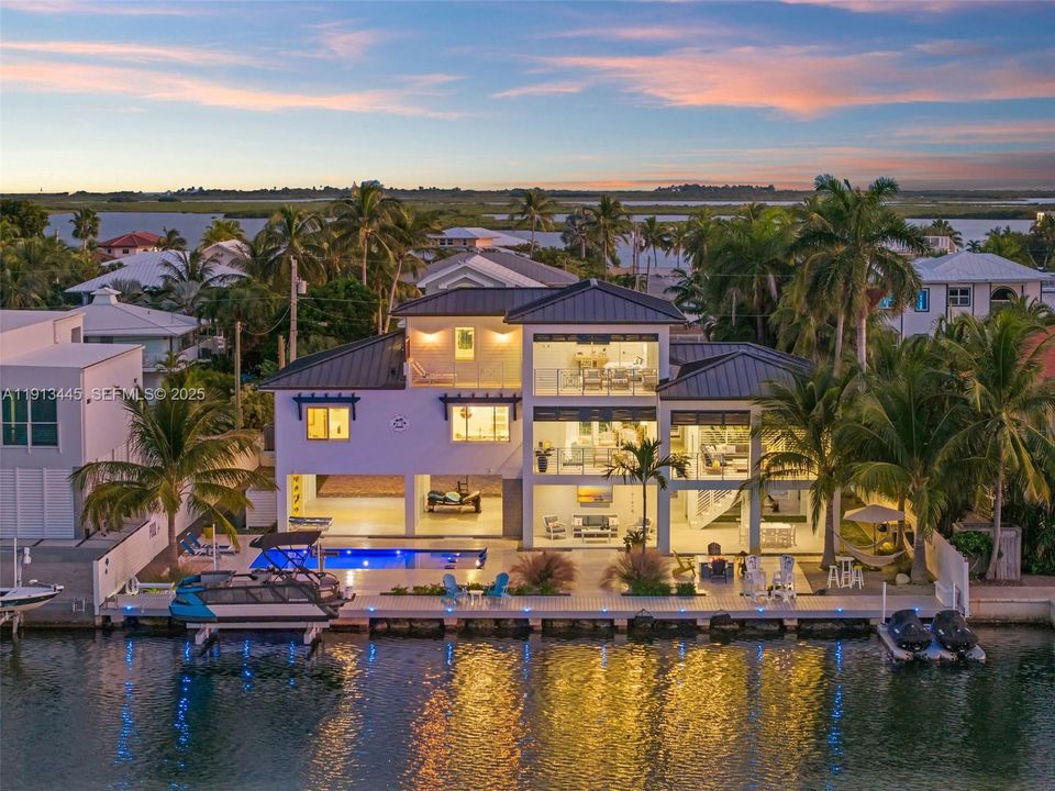 На продажу: $4,400,000 (4 спален, 4 ванн, 2907 Квадратных фут)